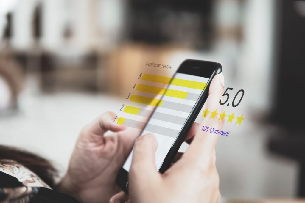 スマホ画面に星5.0の表示がされているスマホ